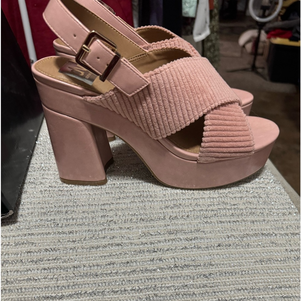 Dv Dolce Vita woman’s size 9.5 pink chunky heels corduroy texture